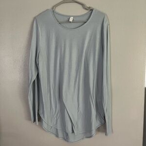 Under Armour women’s long-sleeved athletic shirt in XL